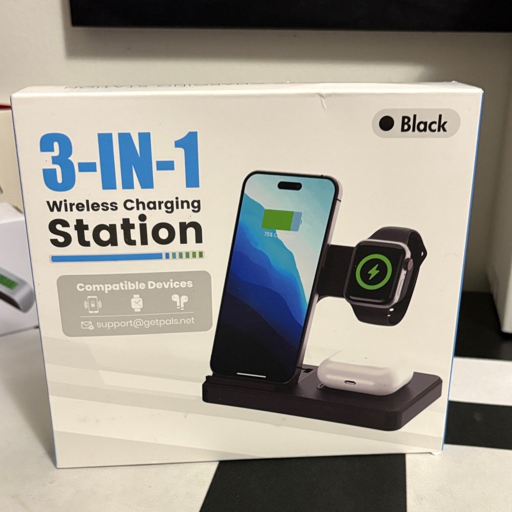 TravelSmith Black 3-in-1 Wireless Charger